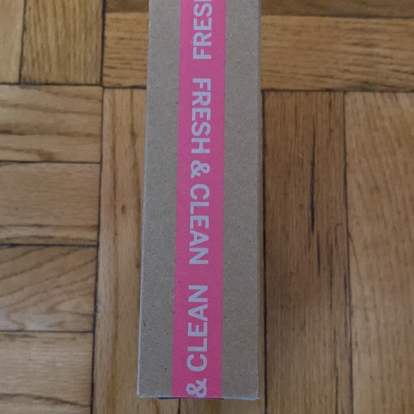 Pink body mist, body lotion and lip gloss set - Picture 3 of 4